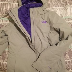 Size small women's North Face coat.